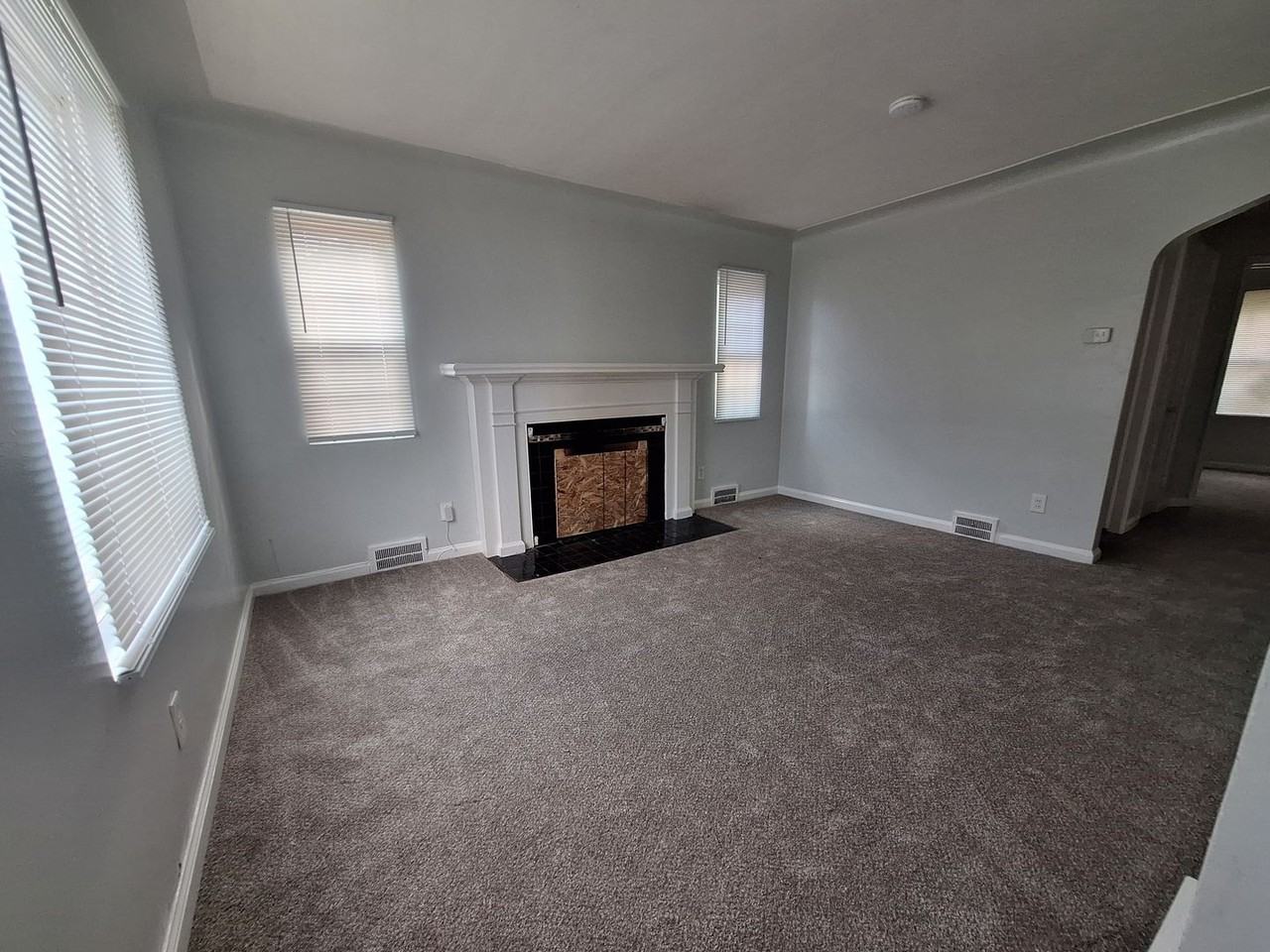 11243 Roxbury St - Photo 3 of 29