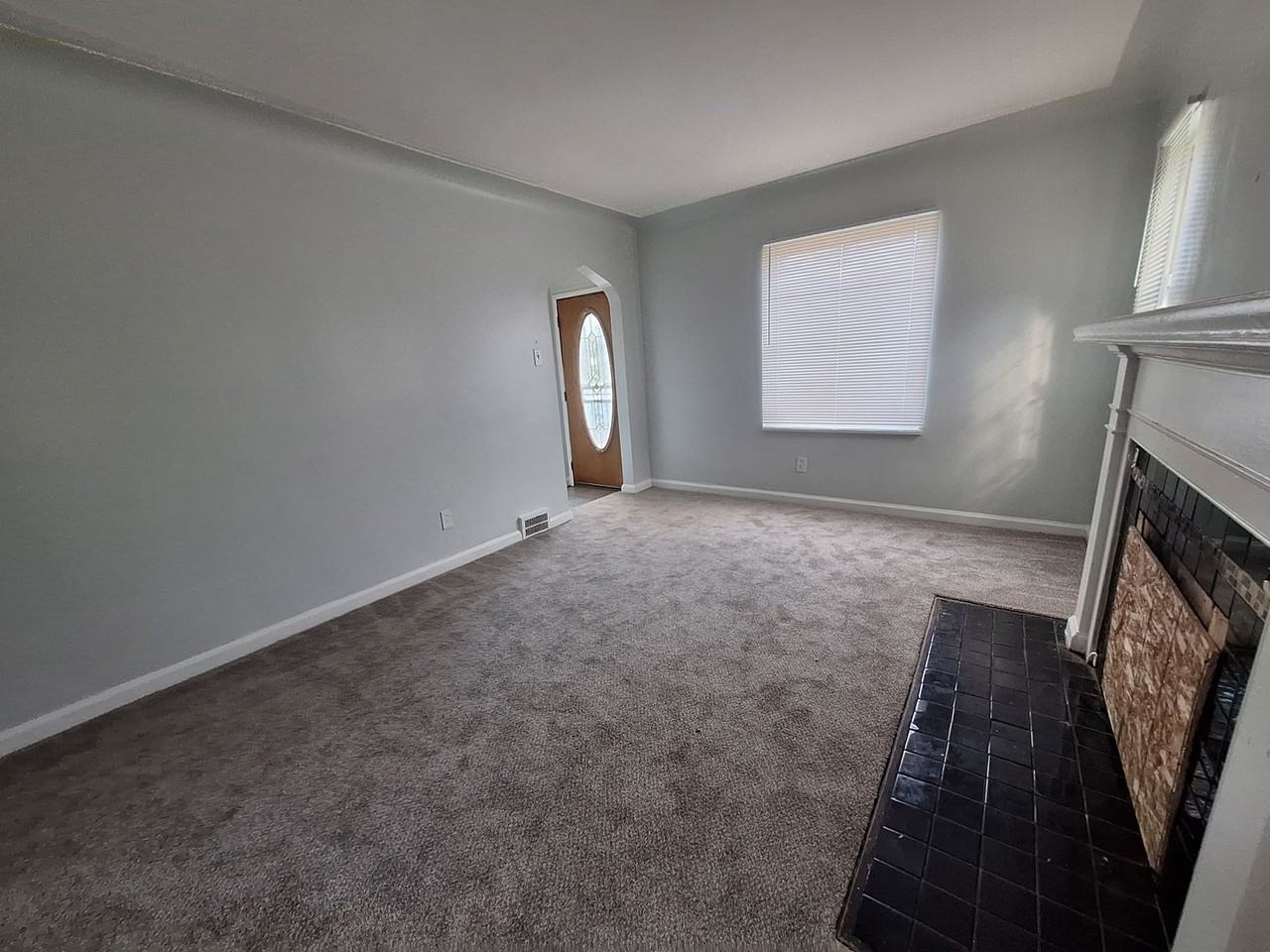 11243 Roxbury St - Photo 4 of 29