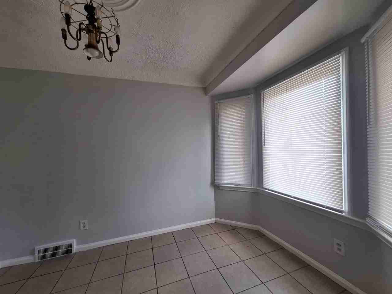 11243 Roxbury St - Photo 6 of 29