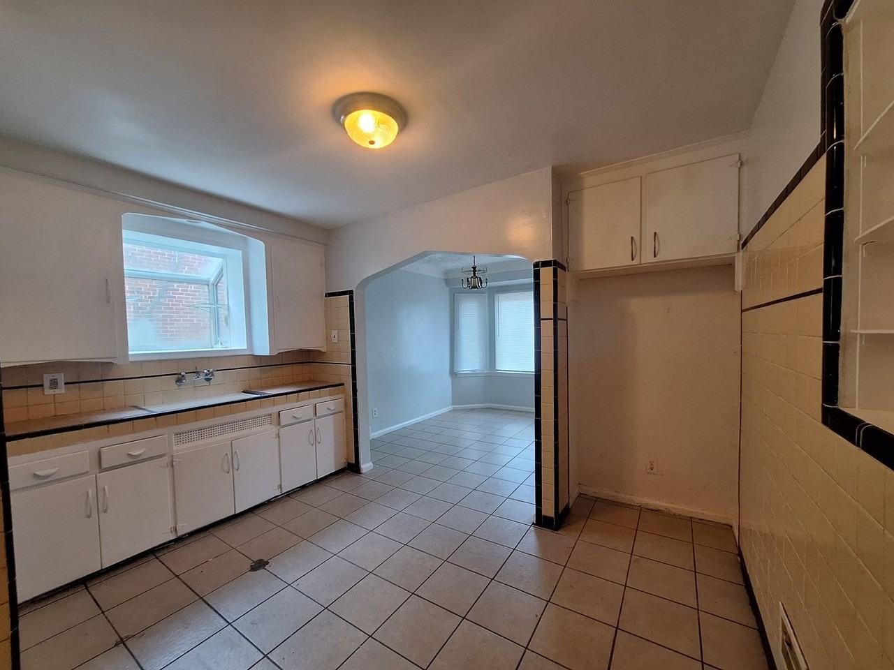 11243 Roxbury St - Photo 7 of 29