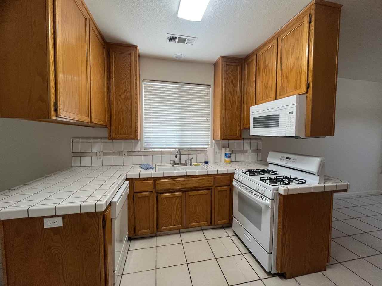 1807 E Harter Ct - Photo 4 of 23