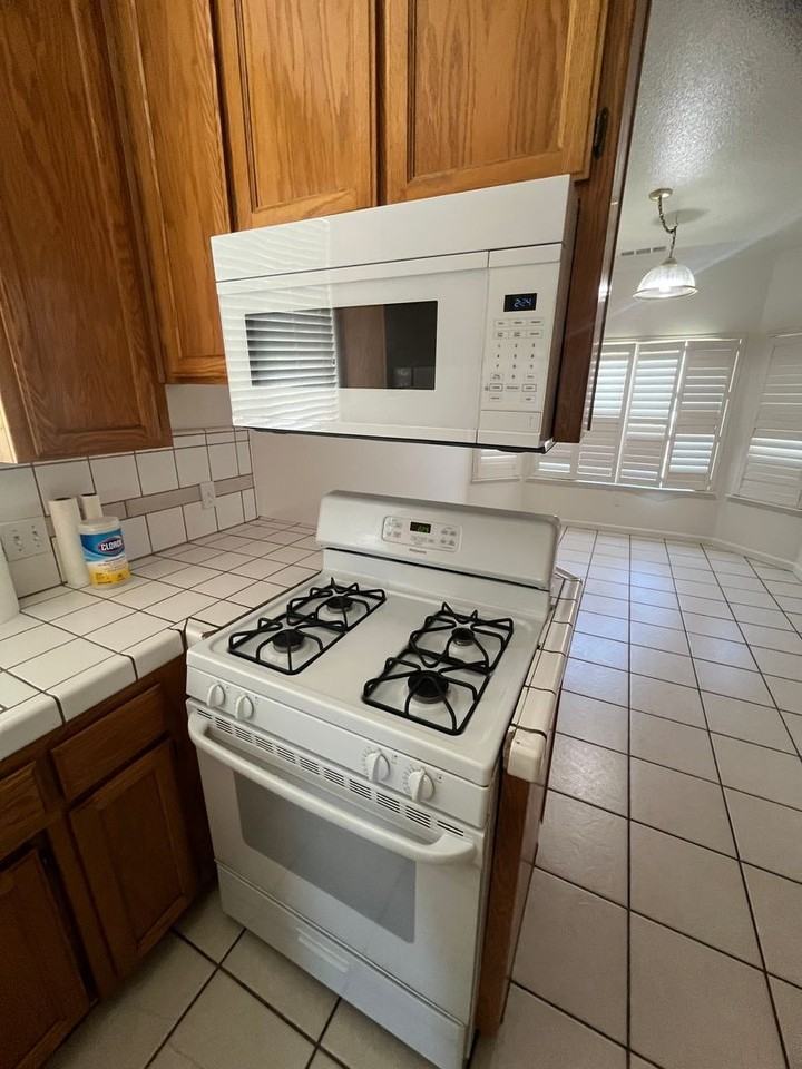 1807 E Harter Ct - Photo 6 of 23