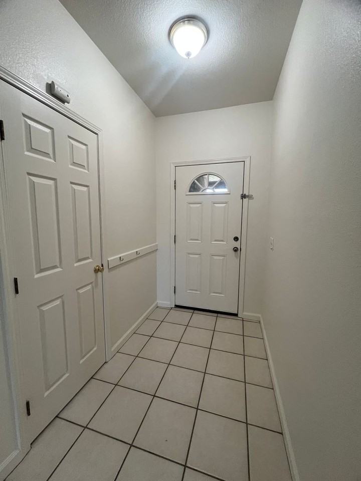 1807 E Harter Ct - Photo 7 of 23