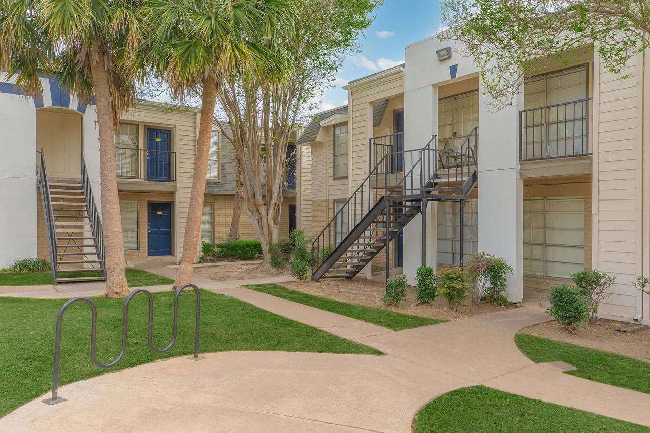 Galleria Flats Apartments - Photo 7 of 50