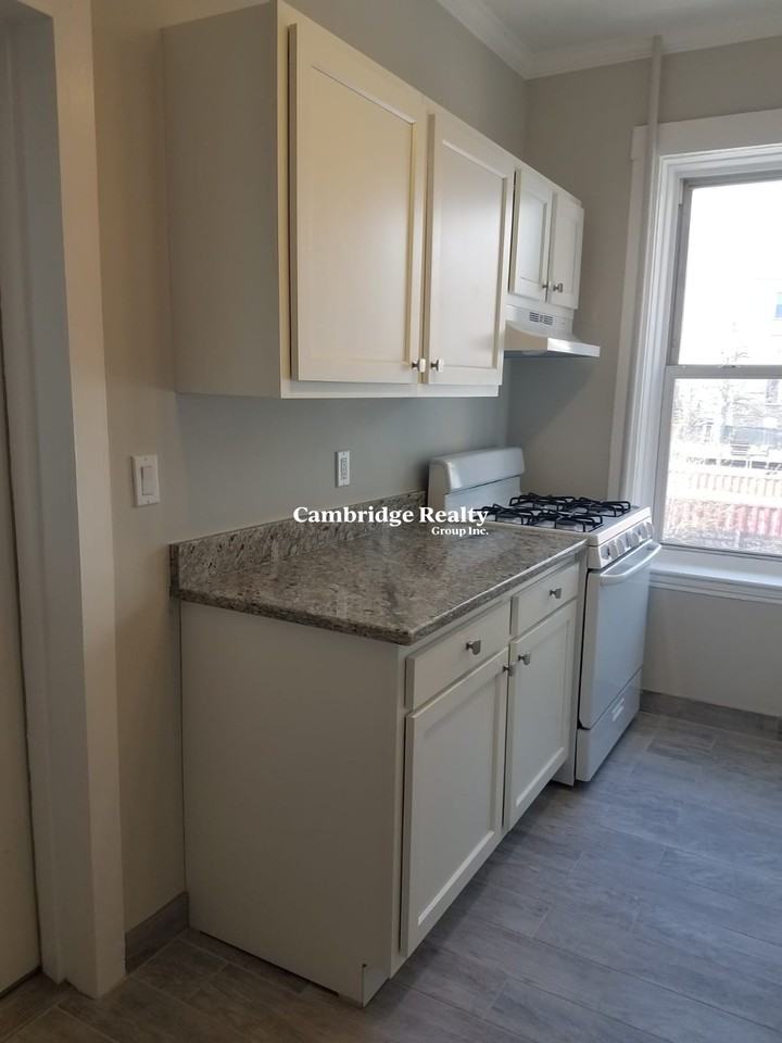 8 Farrington Ave #3T - Photo 3 of 25