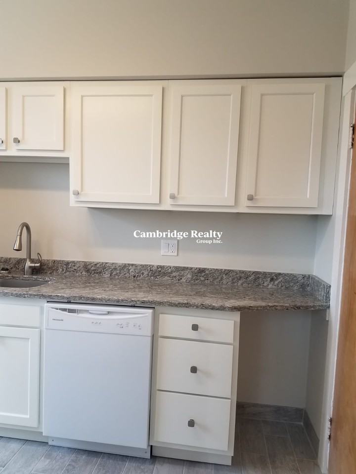 8 Farrington Ave #3T - Photo 4 of 25