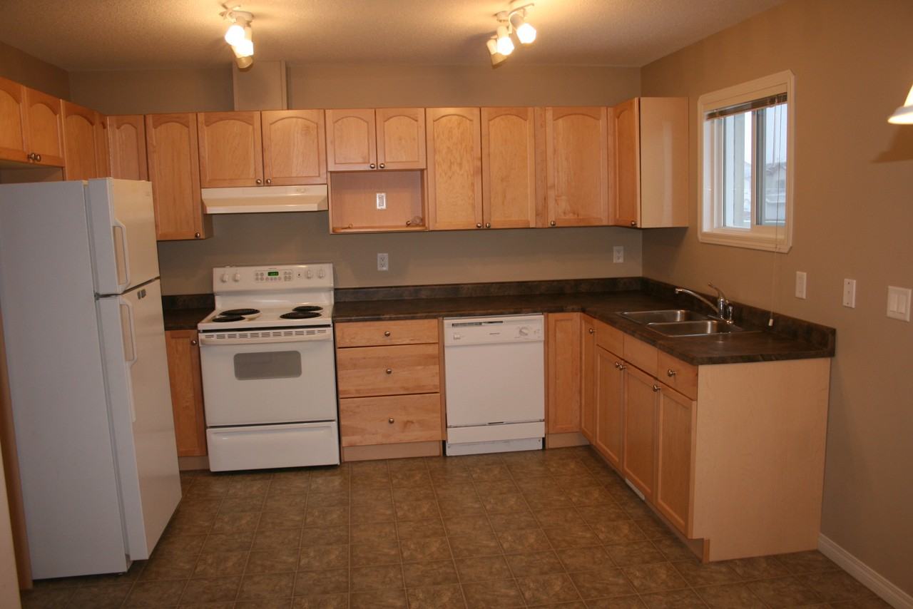 9623 91 St - Photo 2 of 8