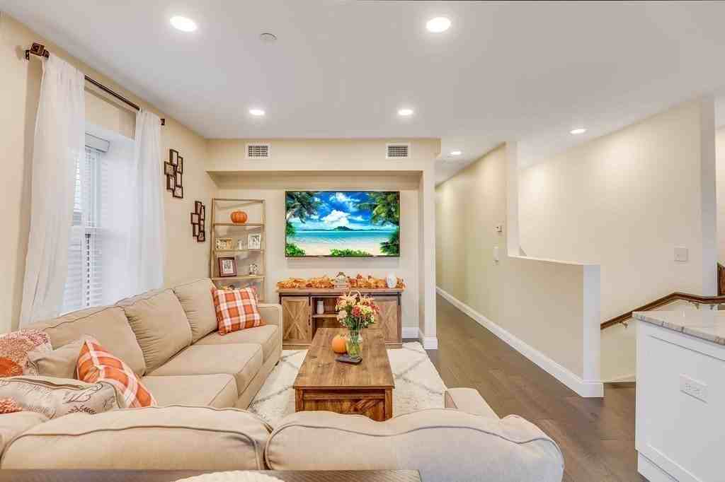 44 W Eagle St #3 - Photo 5 of 21