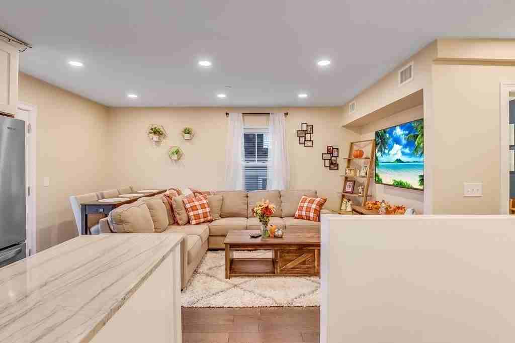 44 W Eagle St #3 - Photo 6 of 21