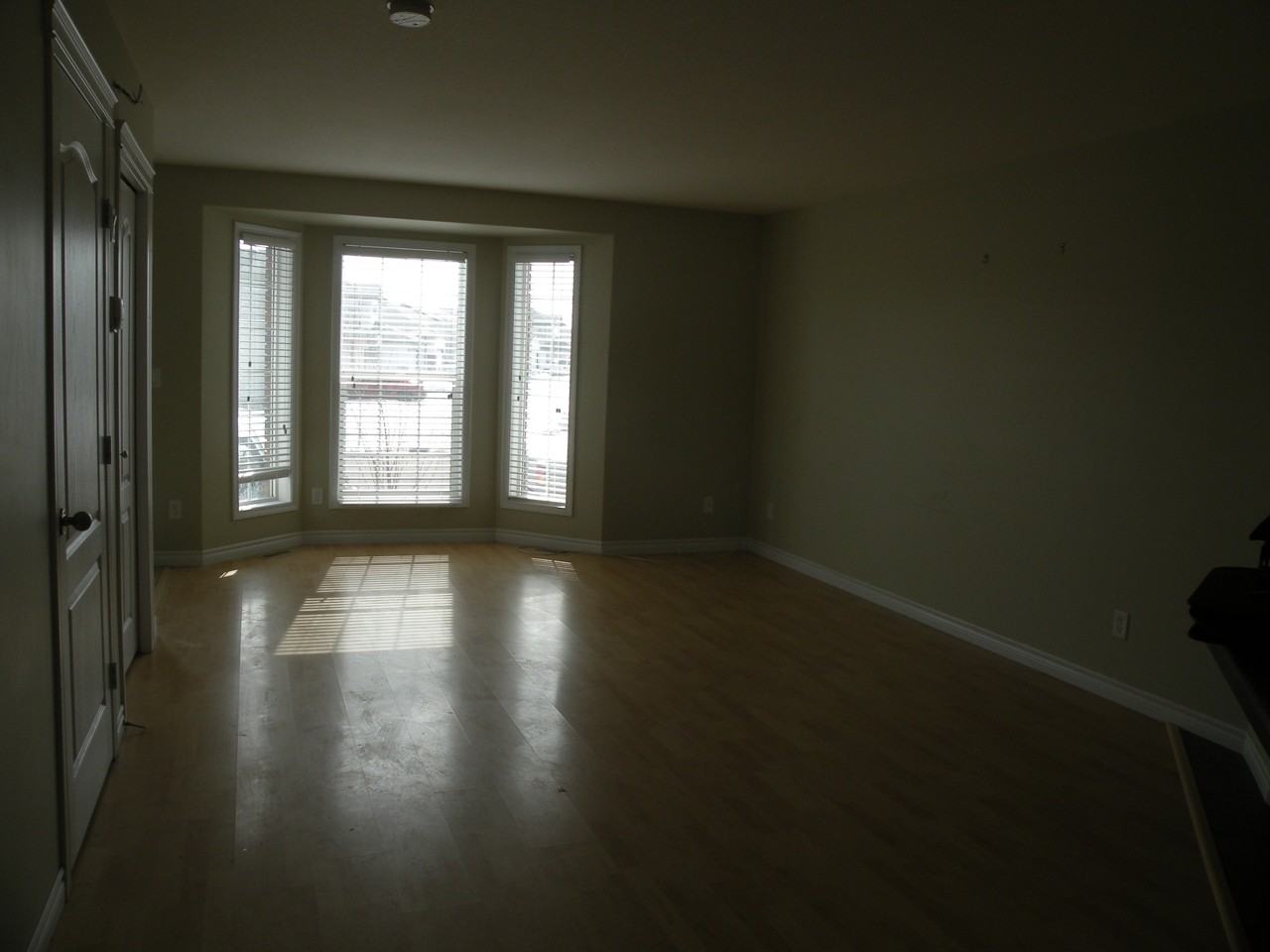 240 Pinnacle Dr - Photo 2 of 19