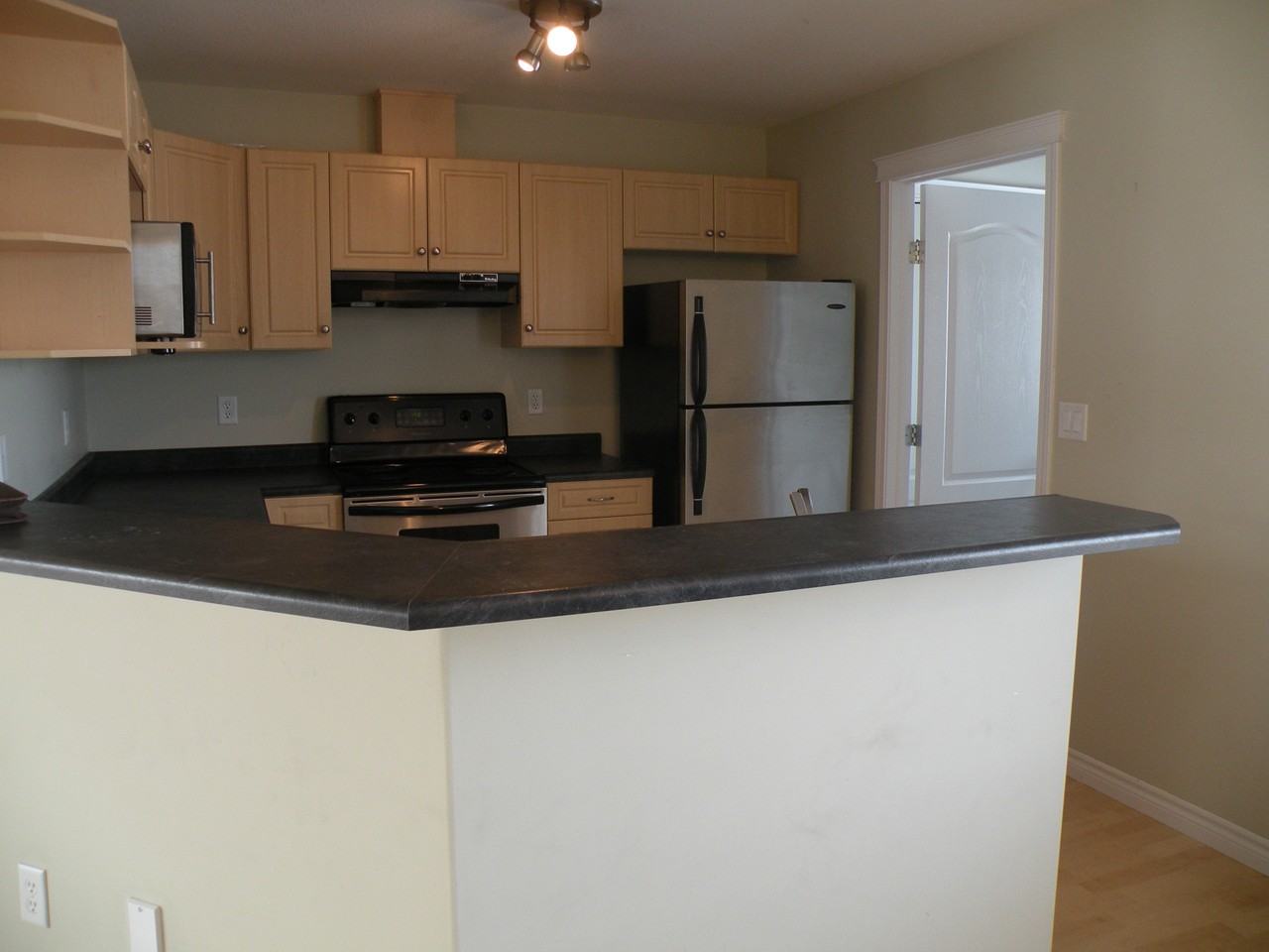 240 Pinnacle Dr - Photo 3 of 19