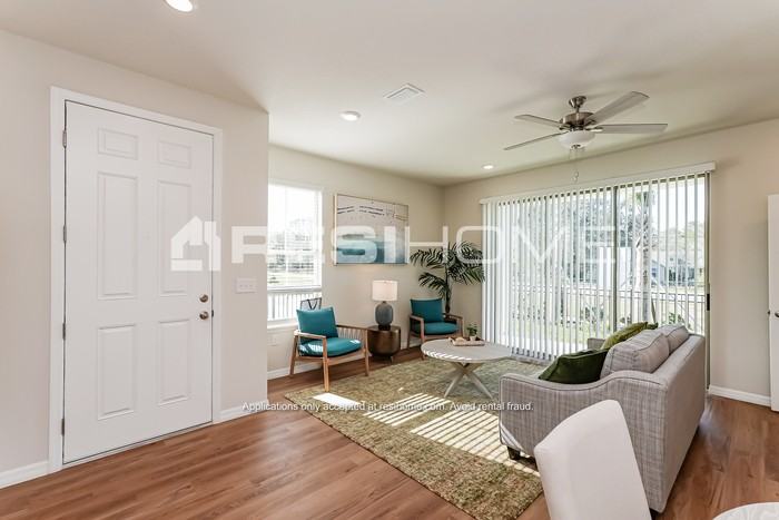 28429 Wave Crest Pl - Photo 5 of 21