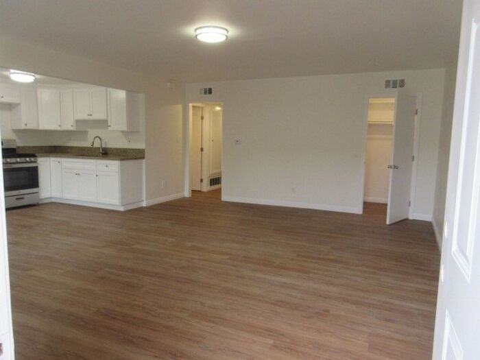 741 Shalimar Dr #B - Photo 5 of 15