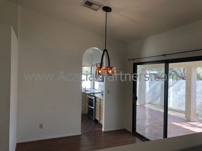 5520 North Vía Umbrosa - Photo 4 of 23