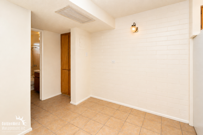 2041 W Berridge Ln #11 - Photo 5 of 19
