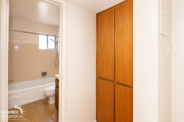 2041 W Berridge Ln #11 - Photo 6 of 19
