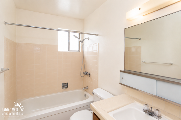 2041 W Berridge Ln #11 - Photo 7 of 19