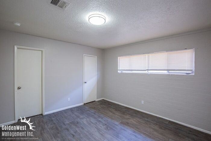 425 N Decatur Blvd #4 - Photo 7 of 11