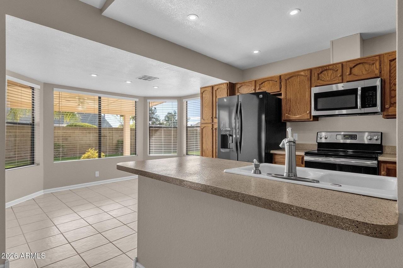 4307 E Karen Dr - Photo 6 of 42