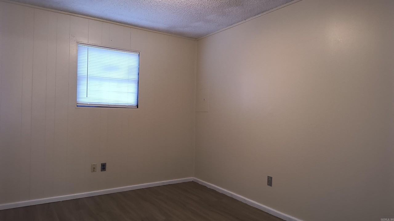 3835 W 20th Ave - Photo 5 of 7