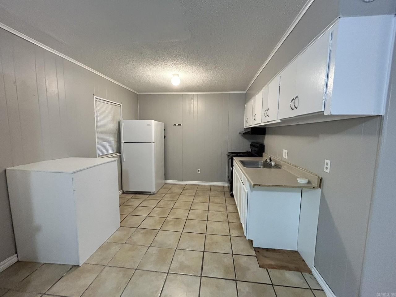 1600 Brentwood Dr - Photo 2 of 8