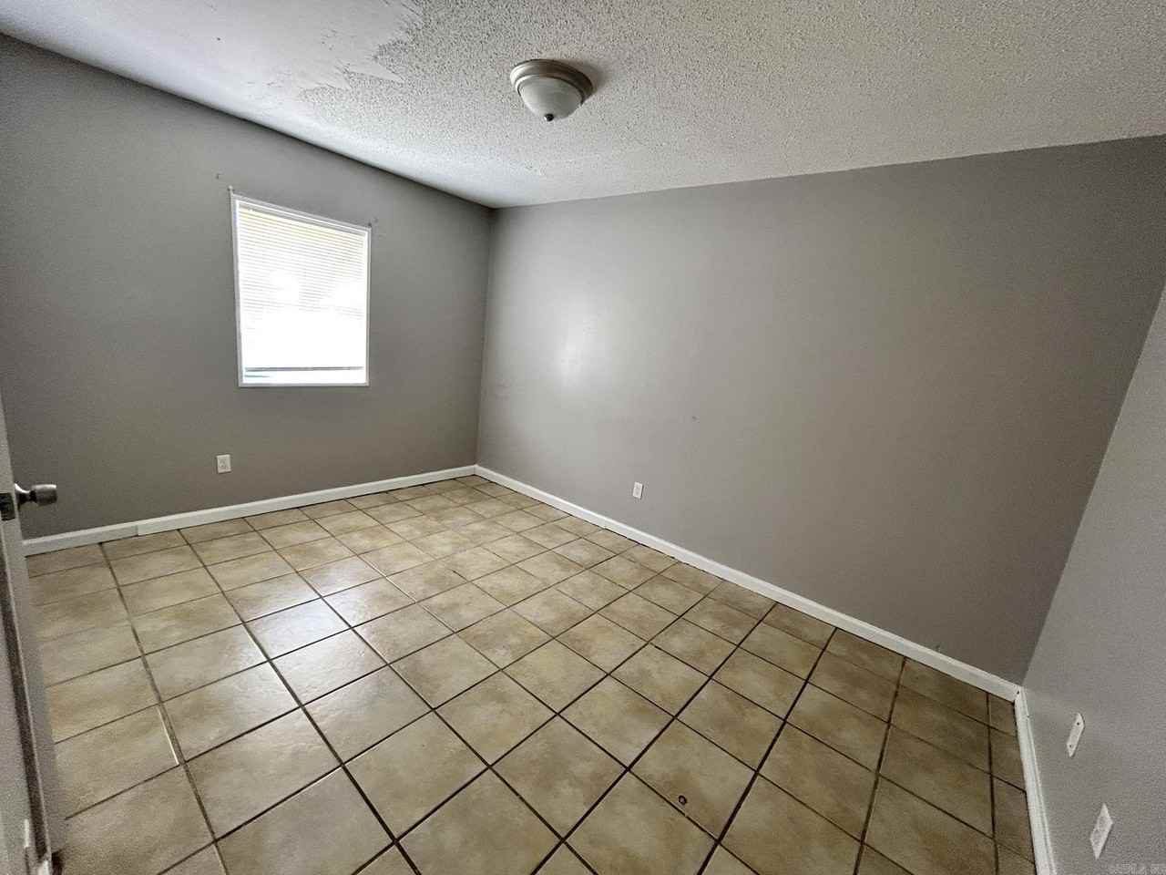 1600 Brentwood Dr - Photo 5 of 8