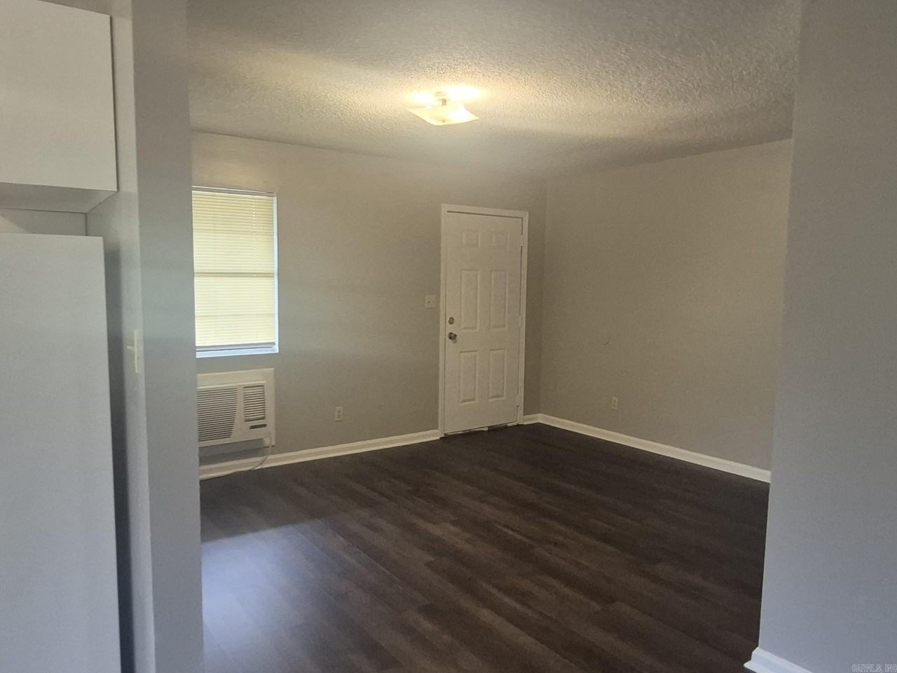 2710 S Taft St - Photo 3 of 10