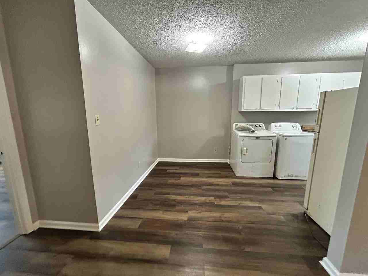 2710 S Taft St - Photo 4 of 10