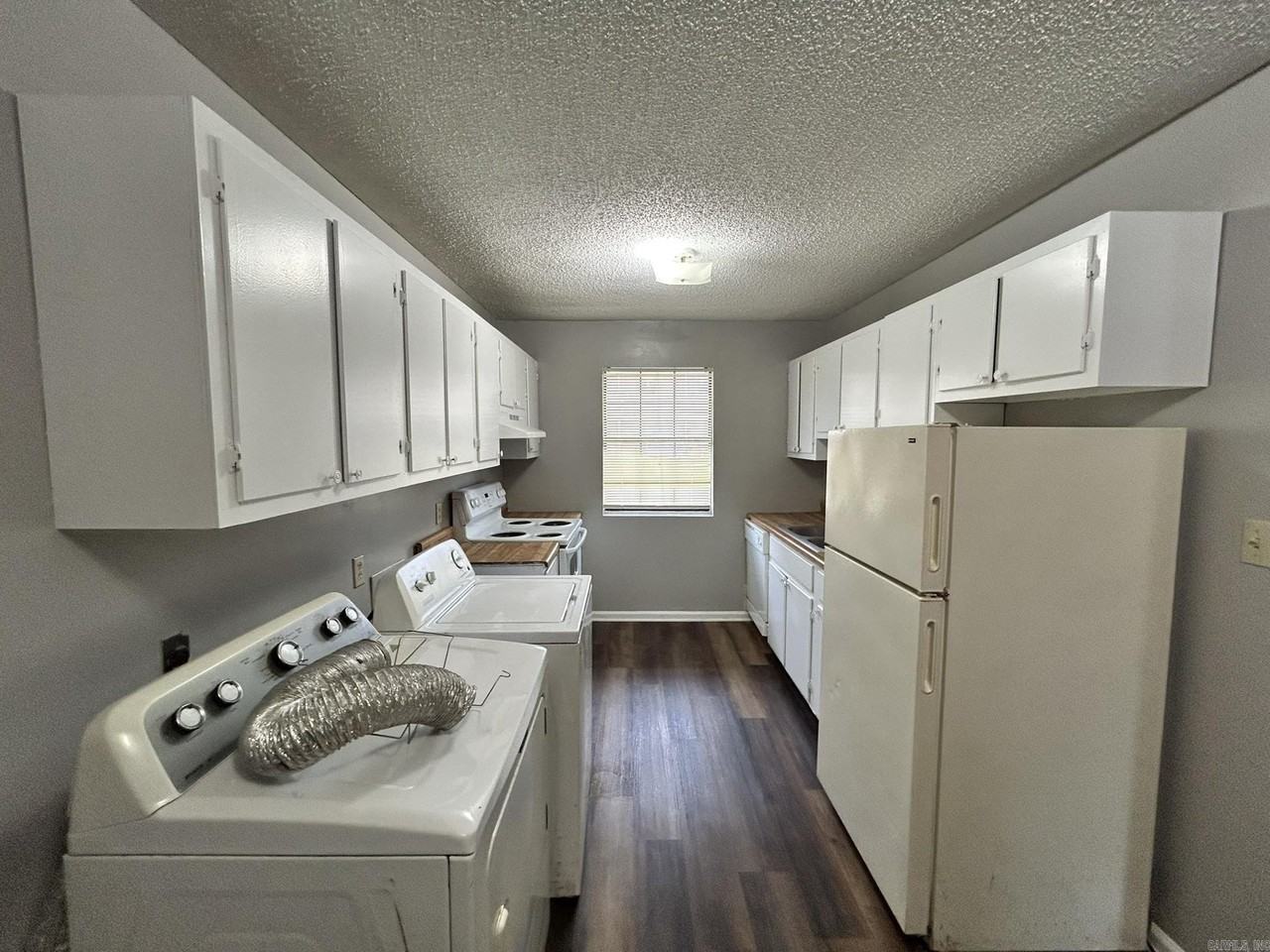 2710 S Taft St - Photo 5 of 10