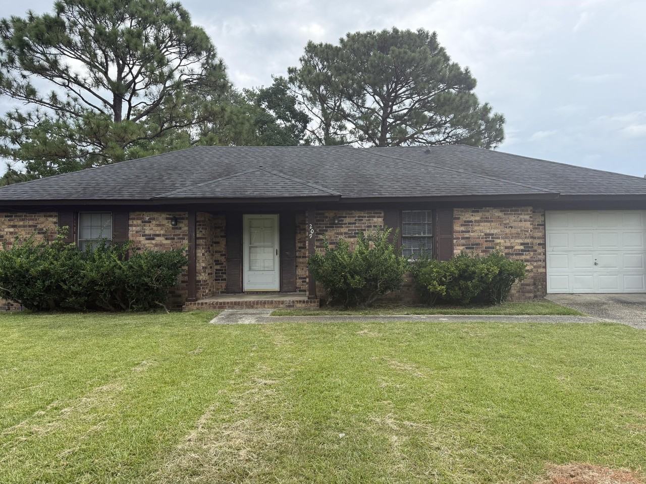 209 Longstreet St - Photo 2 of 35
