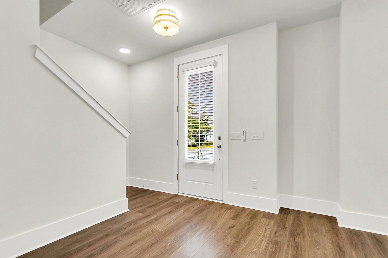254 Symphony Ave - Photo 5 of 50