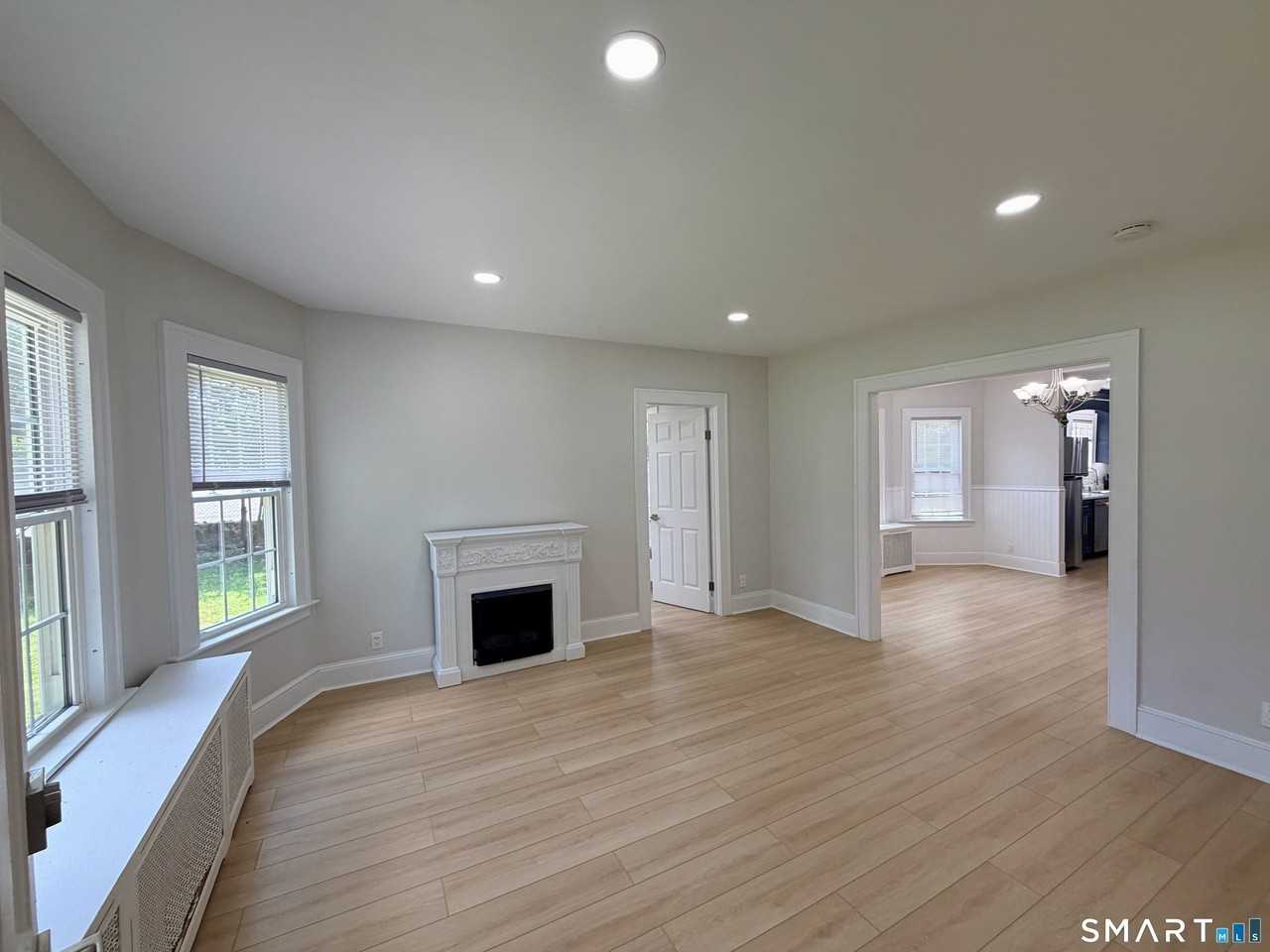 332 Robbins St - Photo 2 of 28