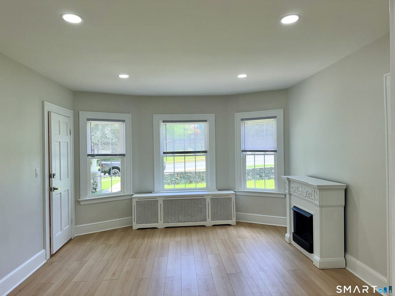 332 Robbins St - Photo 3 of 28