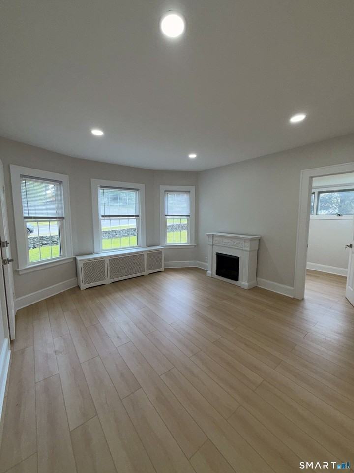 332 Robbins St - Photo 4 of 28