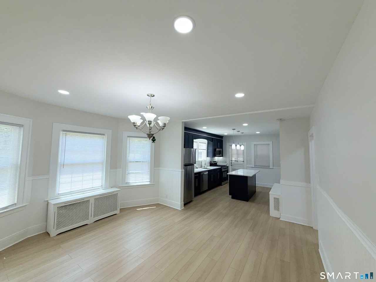 332 Robbins St - Photo 7 of 28