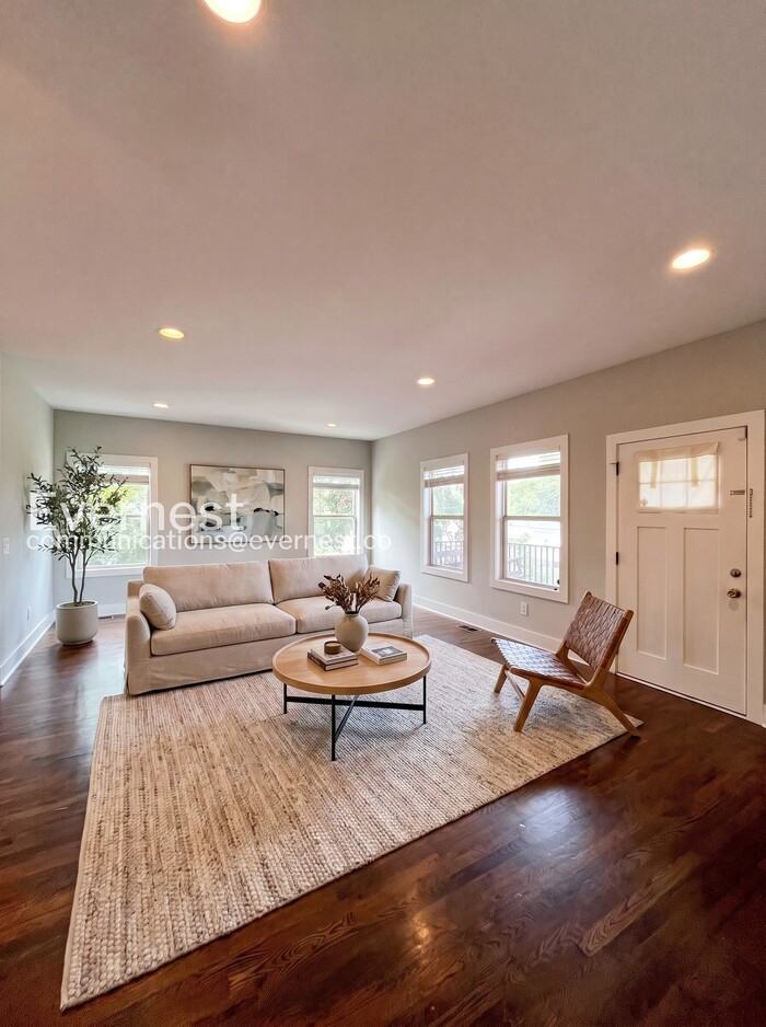 2115 Burns St - Photo 2 of 40