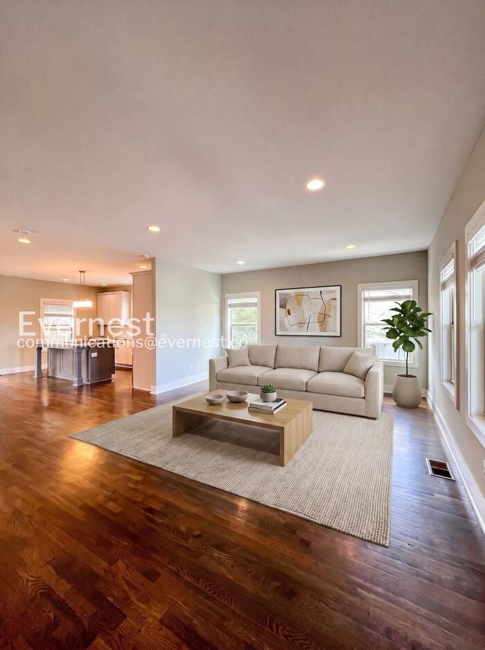 2115 Burns St - Photo 6 of 40