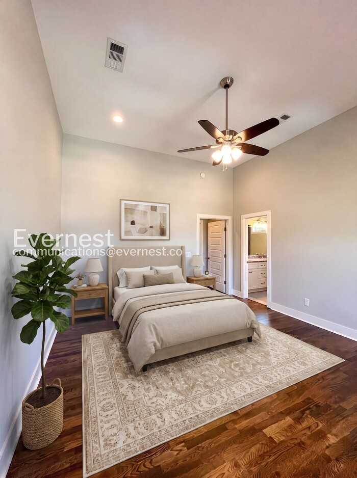 2115 Burns St - Photo 4 of 40