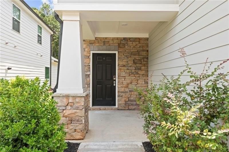 334 Wells Cir - Photo 3 of 35