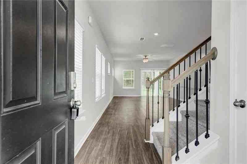 334 Wells Cir - Photo 4 of 35