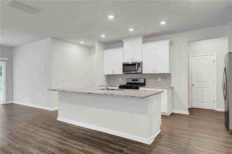 334 Wells Cir - Photo 7 of 35