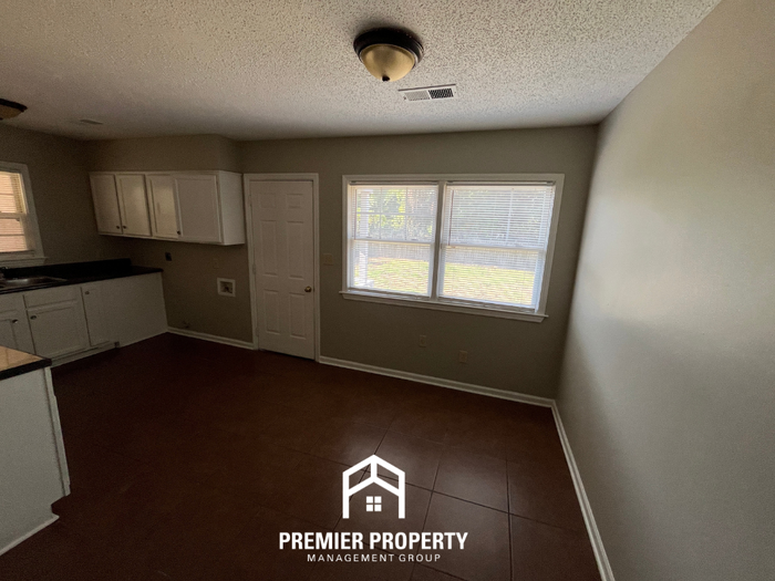 3636 Venable Rd - Photo 4 of 18