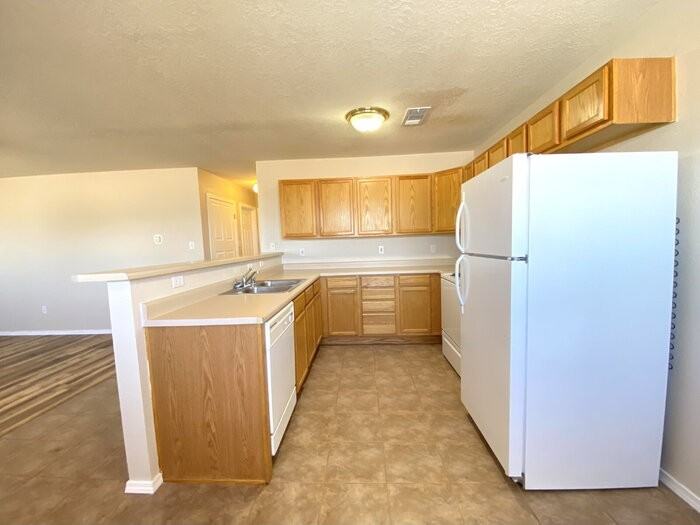 537 Tulip Rd Se #B - Photo 5 of 19