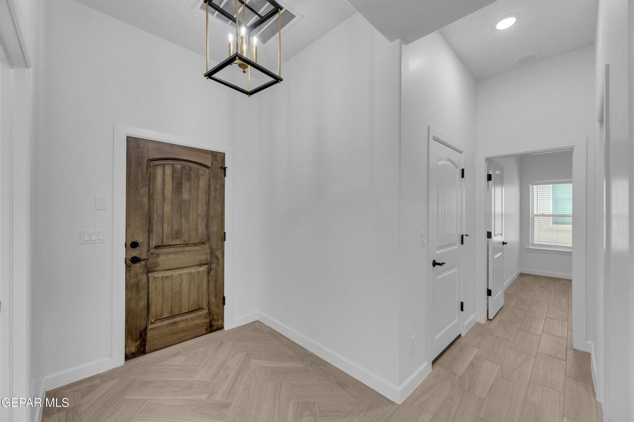 781 Cedarwood Ave - Photo 4 of 37
