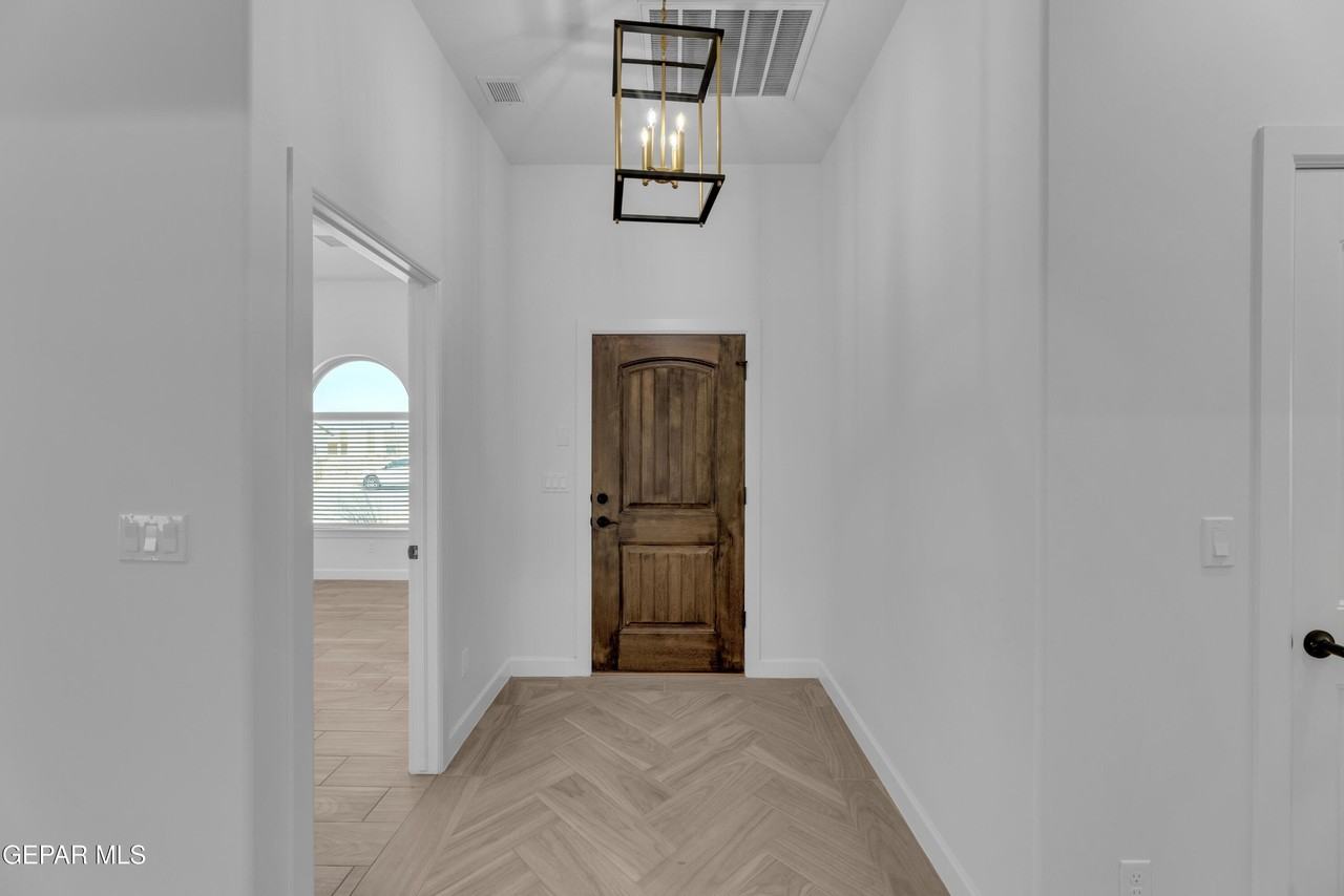 781 Cedarwood Ave - Photo 5 of 37