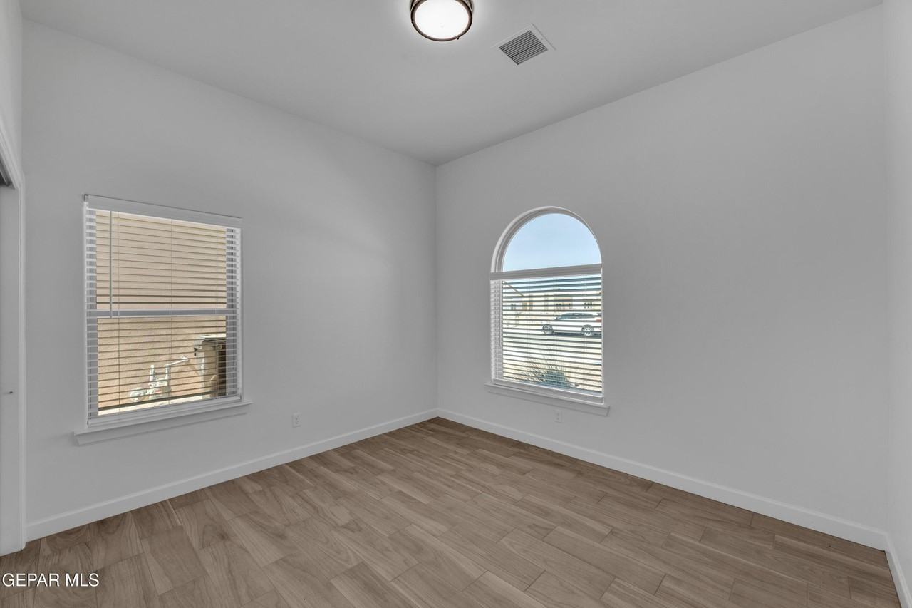 781 Cedarwood Ave - Photo 6 of 37