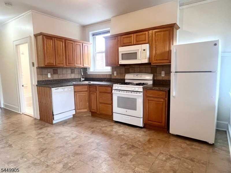 67 Bay St #2L - Photo 6 of 15