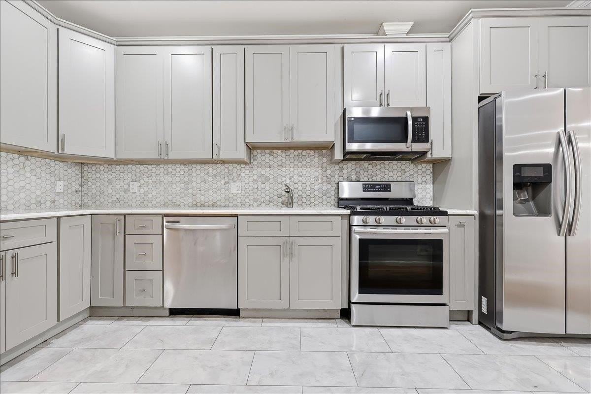 83 Pamrapo Ave #1 - Photo 5 of 32