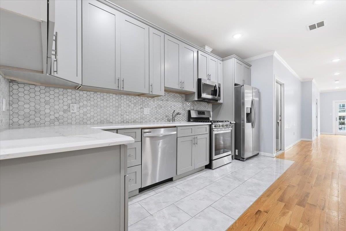83 Pamrapo Ave #1 - Photo 6 of 32