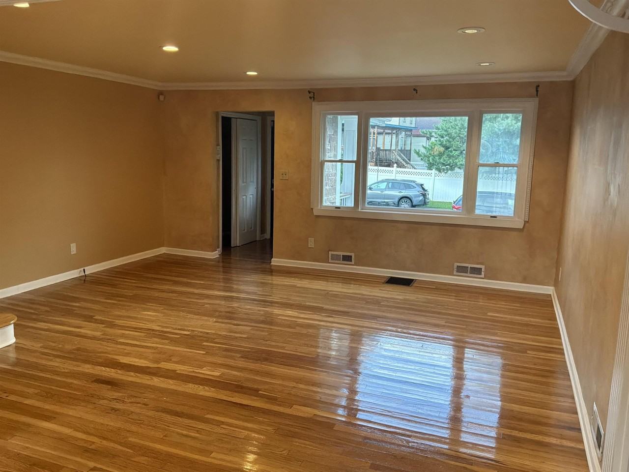 2837 Myrtle Ter - Photo 2 of 6